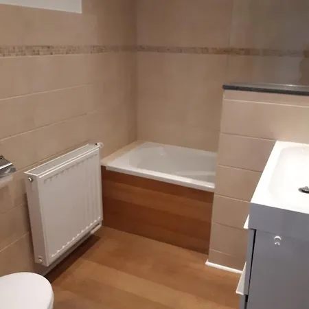 Maison Cosy Au Centre De Nyaraló Nivelles